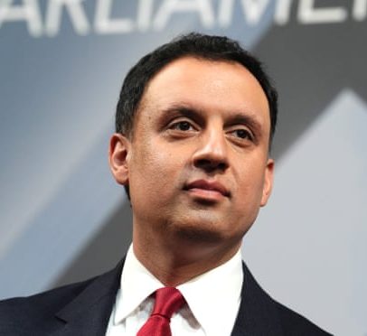 Sarwar apela a líderes de Holyrood para evitar divisão por Farage e Reform