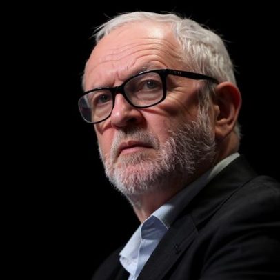 Jeremy Corbyn diz ter sido alvo de golpe no Labour e abusos