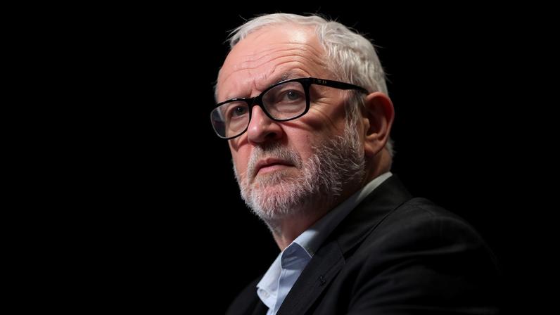 Jeremy Corbyn diz ter sido alvo de golpe no Labour e abusos