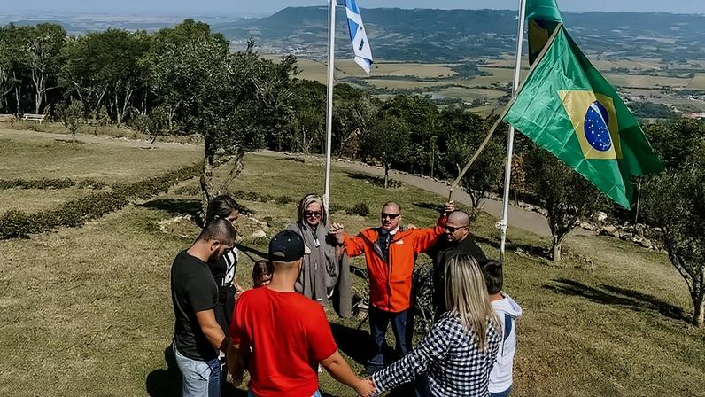 Joel Engel chama as igrejas a se unirem em oração. (Foto: Ministério Engel)