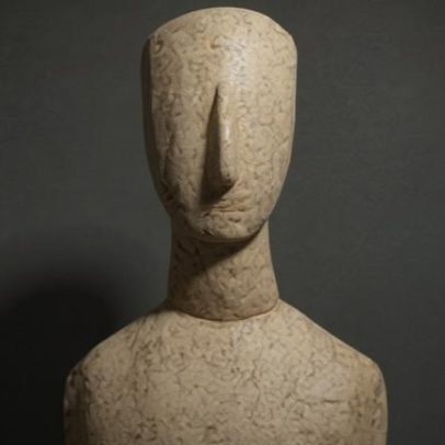 Fraudador tenta vender estátuas antigas falsas à Sotheby’s com faturas