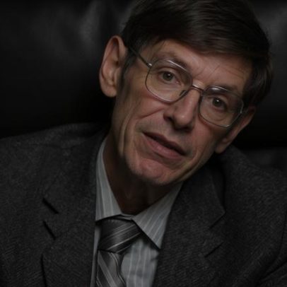 Pai de Stephen Hawking preocupado com pouco estudo do filho, diários revelam