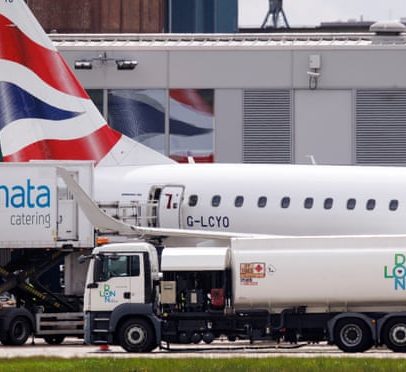 Aéreas usam sobretaxa de combustível para cobrir custos, aponta pesquisa britânica
