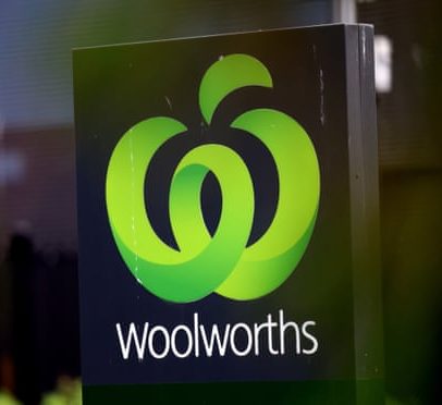 Caso arquivado após funcionária da Woolworths alegar ofensa por exibição de nádegas