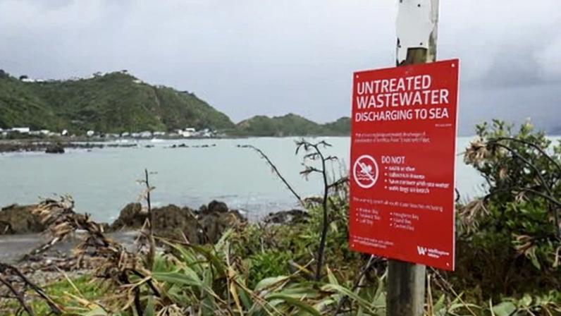 A health warning sign after a discharge of untreated sewage from Moa Point wastewater plant in Wellington. Initial repairs should see the plant running again in November.