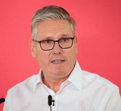 Starmer enfrenta reunião do gabinete enquanto ministros o pressionam a renunciar