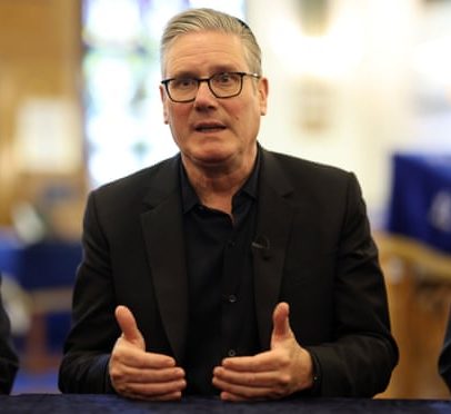 Starmer defende resposta da sociedade contra o aumento do antissemitismo