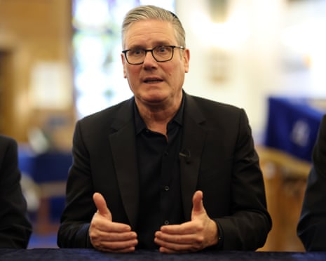 Starmer defende resposta da sociedade contra o aumento do antissemitismo