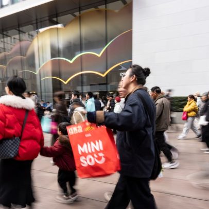 Casamentos na China atingem mínima histórica, impactando demografia e consumo
