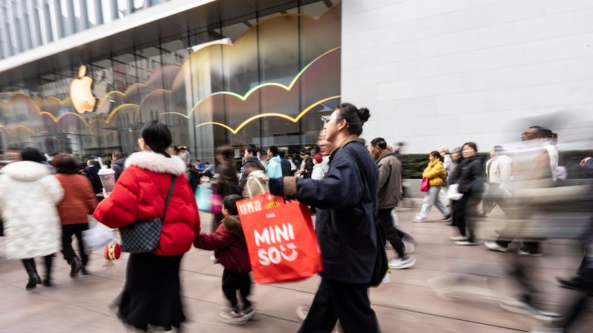 Casamentos na China atingem mínima histórica, impactando demografia e consumo