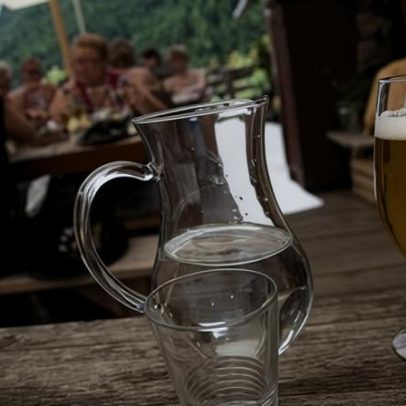 Restaurantes italianos podem recusar água da torneira, mesmo se o cliente pagar