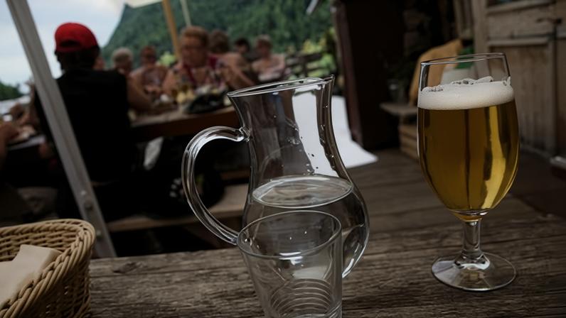 Restaurantes italianos podem recusar água da torneira, mesmo se o cliente pagar