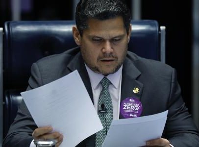 Alcolumbre fica em situação difícil após perder confiança de Lula