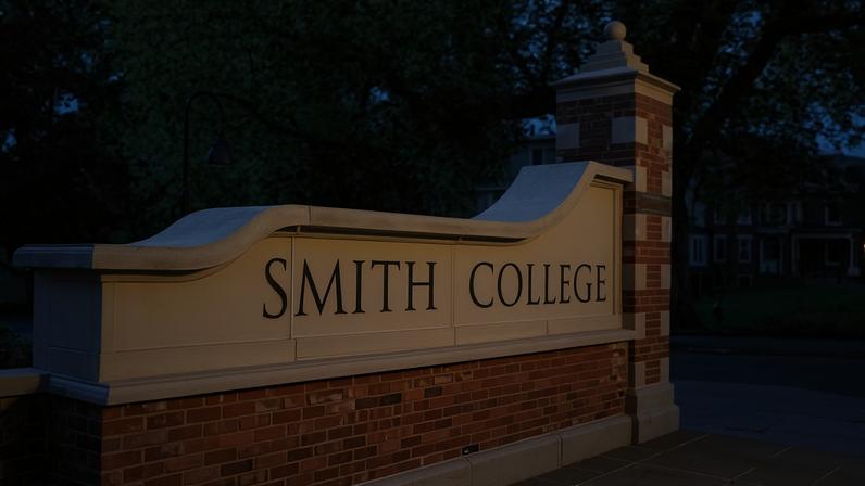 Administração Trump investiga Smith College por admitir mulheres trans