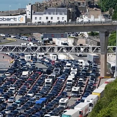 Checagens de fronteira fora da UE suspensas em Dover; atrasos de viajantes por calor