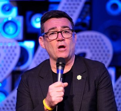 Andy Burnham provoca reação do Labour ao aparecer ao lado dos Greens