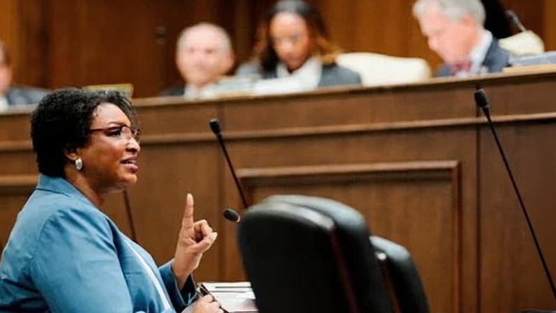 Stacey Abrams chama de mal encarnado o esforço republicano de redistritamento