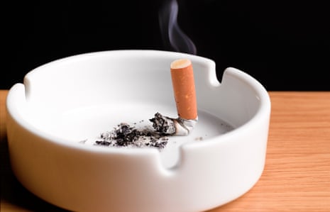PM alerta que tabaco ilegal pode eliminar comércio legal na Austrália até 2030