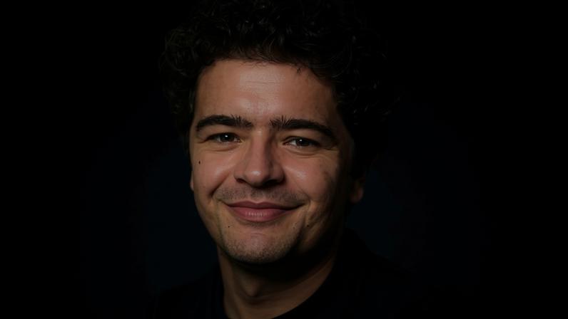 Gaten Matarazzo estreia no West End em revival de Rent