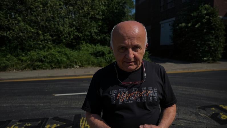 Moradores perplexos com placa "Keep Clear" que apareceu 15 anos atrás