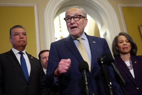 Senadores democratas contestam plano de US$ 1 bi para salão de Trump