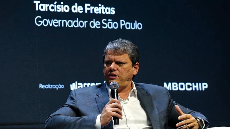 Tarcísio vincula fim da escala 6×1 à queda da renda do trabalhador