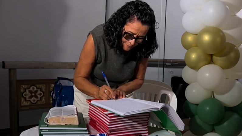 Lilian Costa transcreveu o último versículo da Bíblia ao lado dos familiares. (Foto: Reprodução/Instagram/Lilian Costa Frias)
