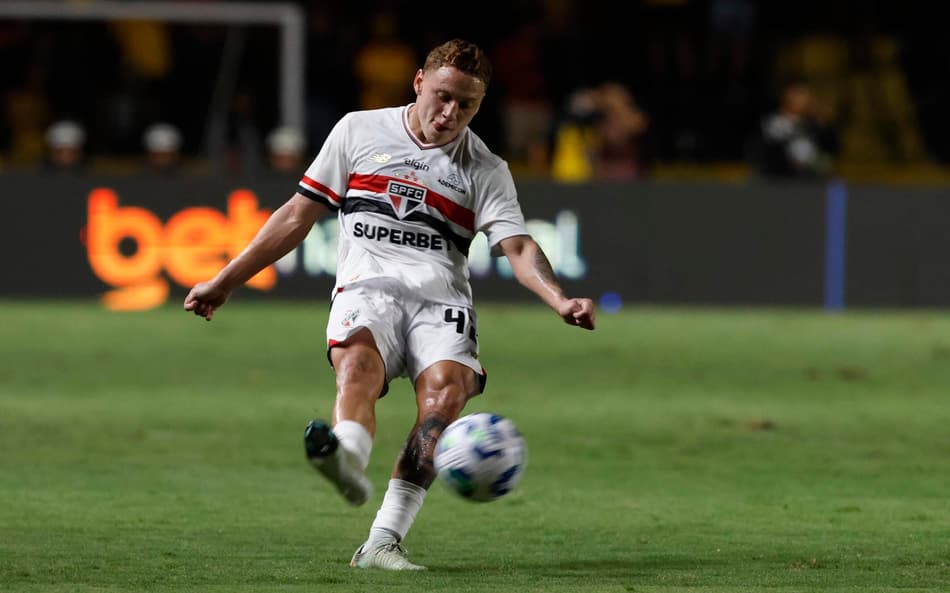 Maik durante partida do São Paulo (Foto: Rubens Chiri / São Paulo FC)
