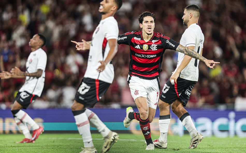 Pedro comemora gol em Flamengo x Vitória (Foto: Gilvan de Souza/Flamengo)