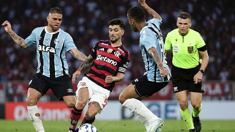 Flamengo encara Grêmio invicto fora de casa em duelo de trunfos