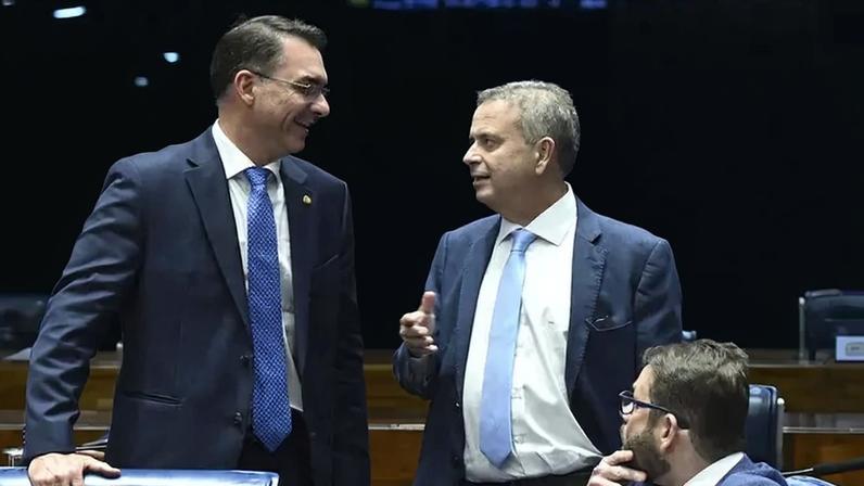 Pré-candidato Flávio Bolsonaro e o coordenador da campanha, Rogério Marinho. (Foto: Carlos Moura/Agência Senado)
