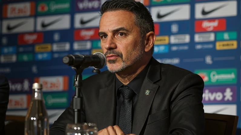 Rodrigo Caetano durante coletiva (Foto: Rafael Ribeiro/CBF)