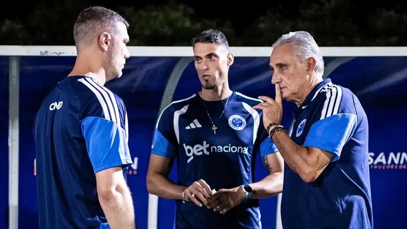 Tite afirma que esperava ficar no Cruzeiro e comenta papel do filho na comissão