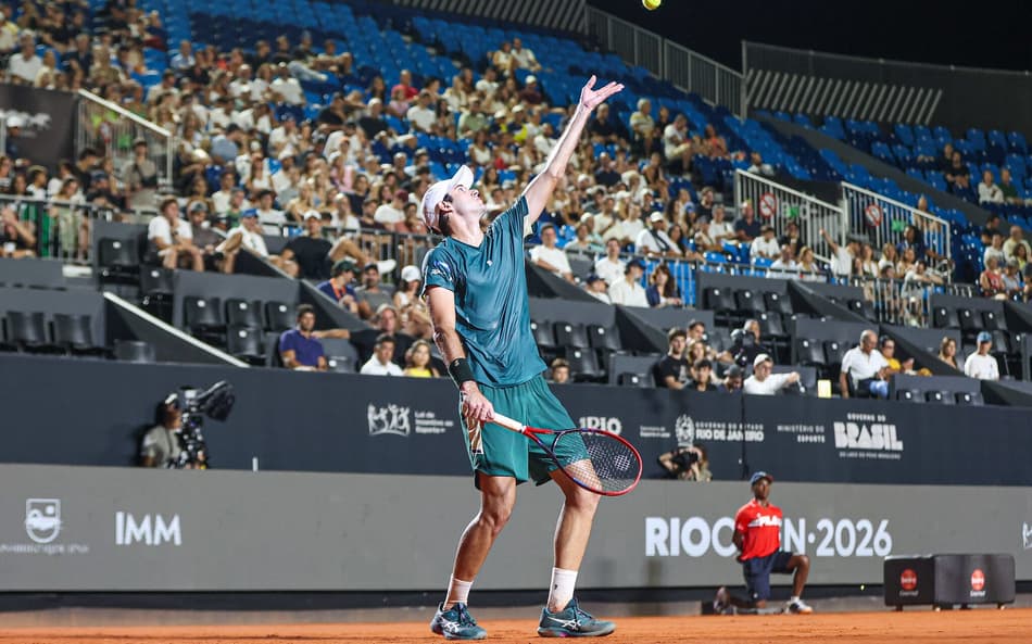Gustavo Heide comemora ponto na vitória sobre o canadense Gabriel Diallo, em Vancouver (Foto: CBT)