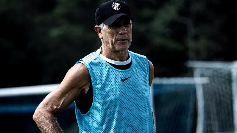 Defesa do Vasco com Renato fica próxima dos números com Diniz