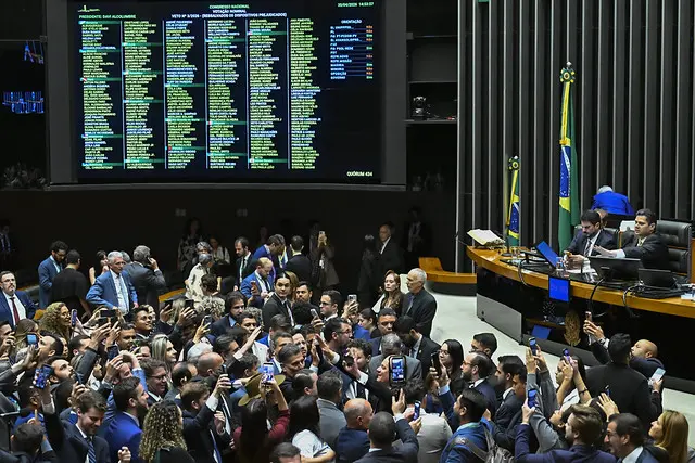 CPMI do Master vira peça central do embate político no Congresso.