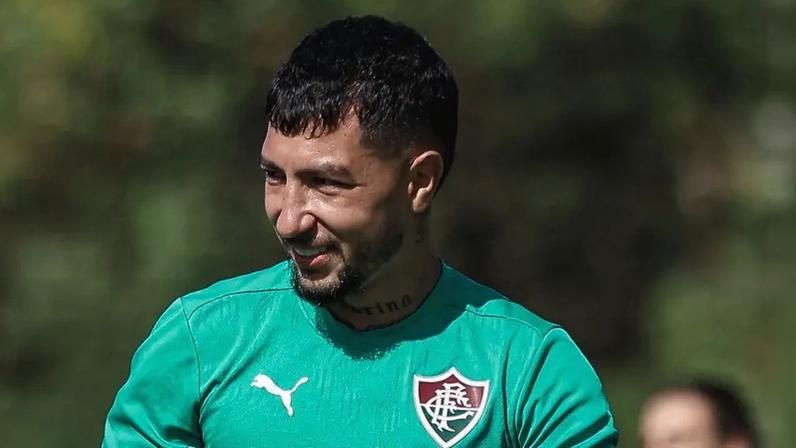 Acosta é avaliado nos treinos do Fluminense visando Libertadores