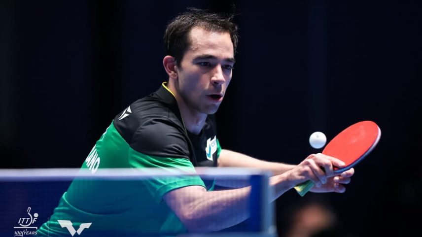 Hugo Calderano é surpreendido nas quartas de final do Mundial de Tênis de Mesa por Equipes 2026 (Foto: WTT)