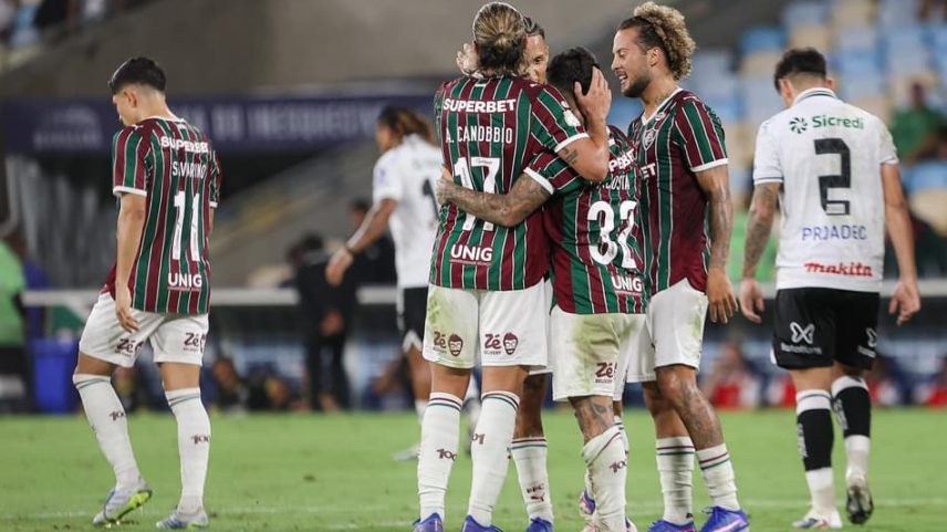 Acosta comemora gol com jogadores do Fluminense (Foto: Lucas Merçon/ Fluminense FC)