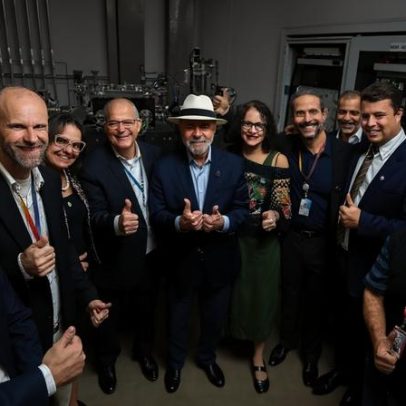 Brasil mantém soberania sobre terras raras, diz Lula