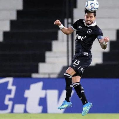 Alex Telles: não houve conversa sobre renovação com o Botafogo