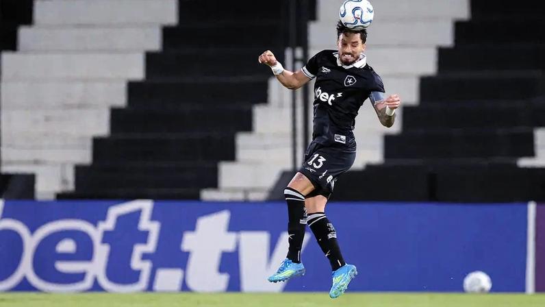 Alex Telles: não houve conversa sobre renovação com o Botafogo