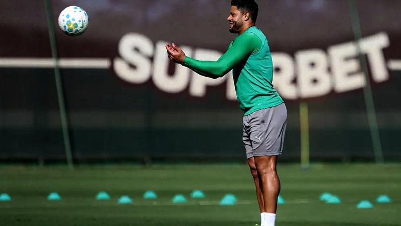 Hulk no treino do Fluminense neste sábado (30) (Foto: Lucas Merçon/ Fluminense FC)