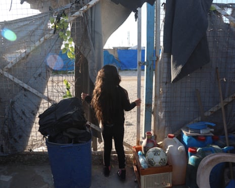 Mulheres e crianças de famílias ligadas ao ISIS voltam à Austrália da Síria