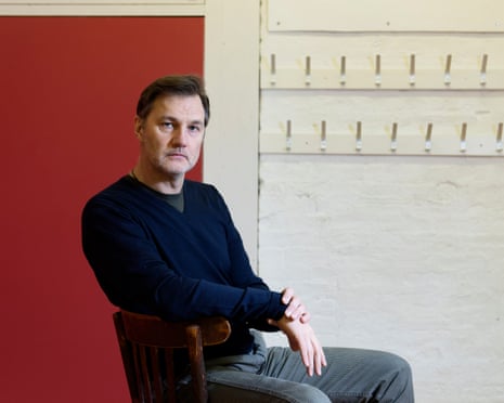 Ator David Morrissey revela que ansiedade social o levou ao alcoolismo