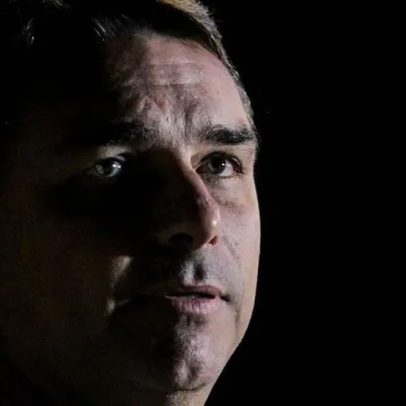 Vazamento coloca candidatura de Flávio Bolsonaro sob risco