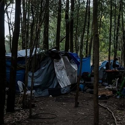 Moradores de Wagga exigem saneamento em acampamento de sem-teto após bebê morto
