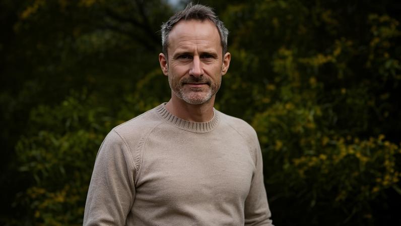 Autor australiano Craig Silvey admite culpa por material de exploração infantil