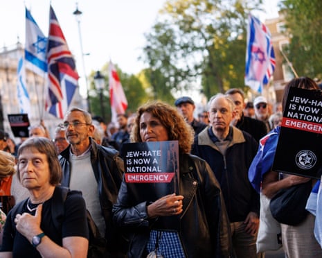Promotores aceleram casos de crimes de ódio na Inglaterra e no País de Gales