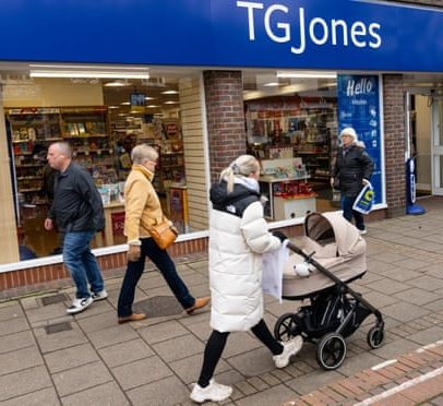 Dezenas de lojas da WH Smith podem fechar, ameaçando milhares de empregos